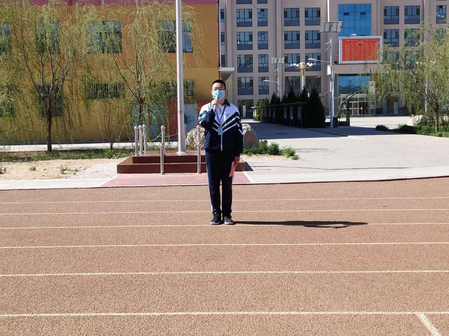 D:\2019---2020年第二学期团委工作\升旗\升旗剪影\传承五四志 激扬青春梦\微信图片_202005050827051.jpg