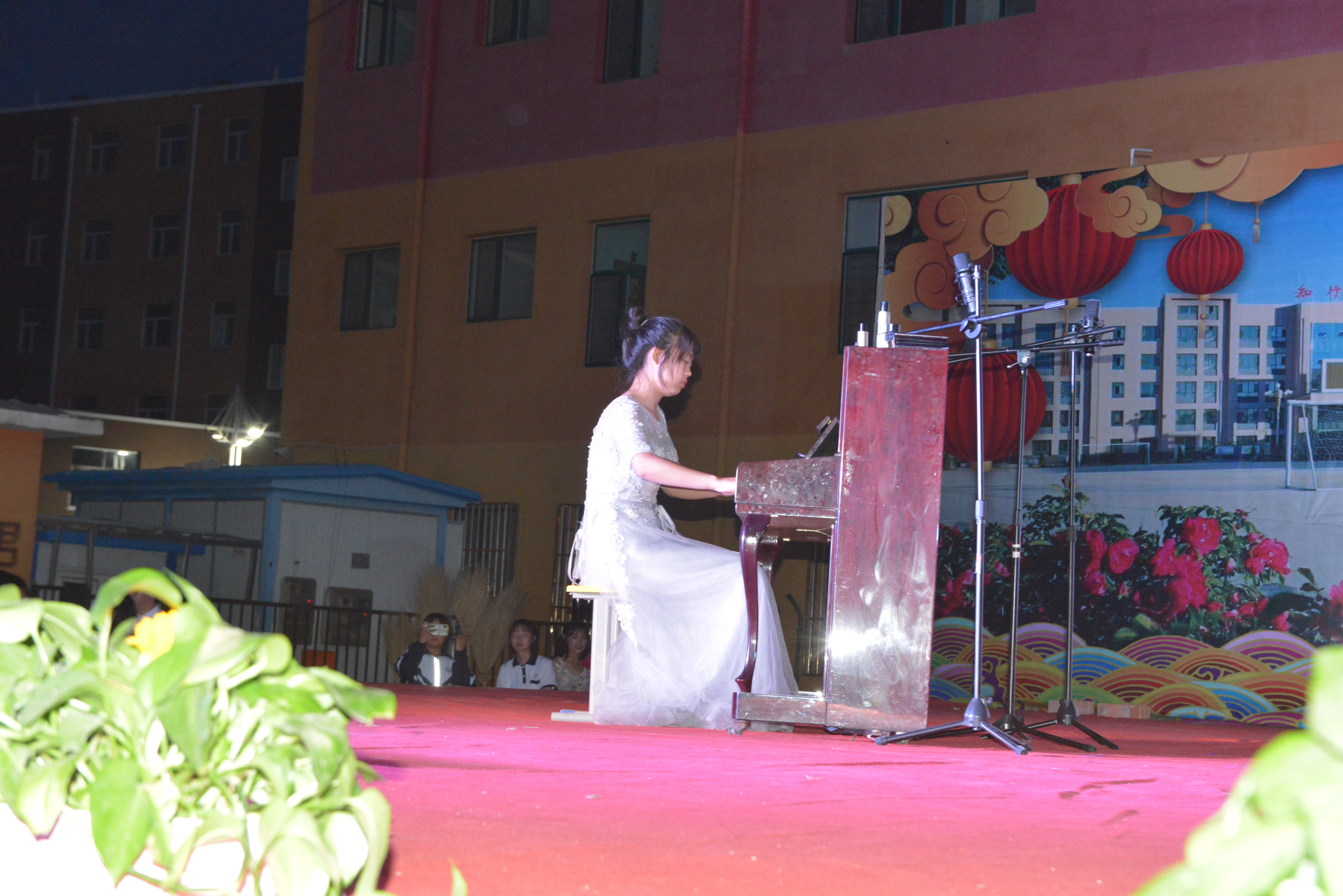 C:\Users\Administrator\Desktop\7.1欢送毕业生晚会\DSC_5624.JPG