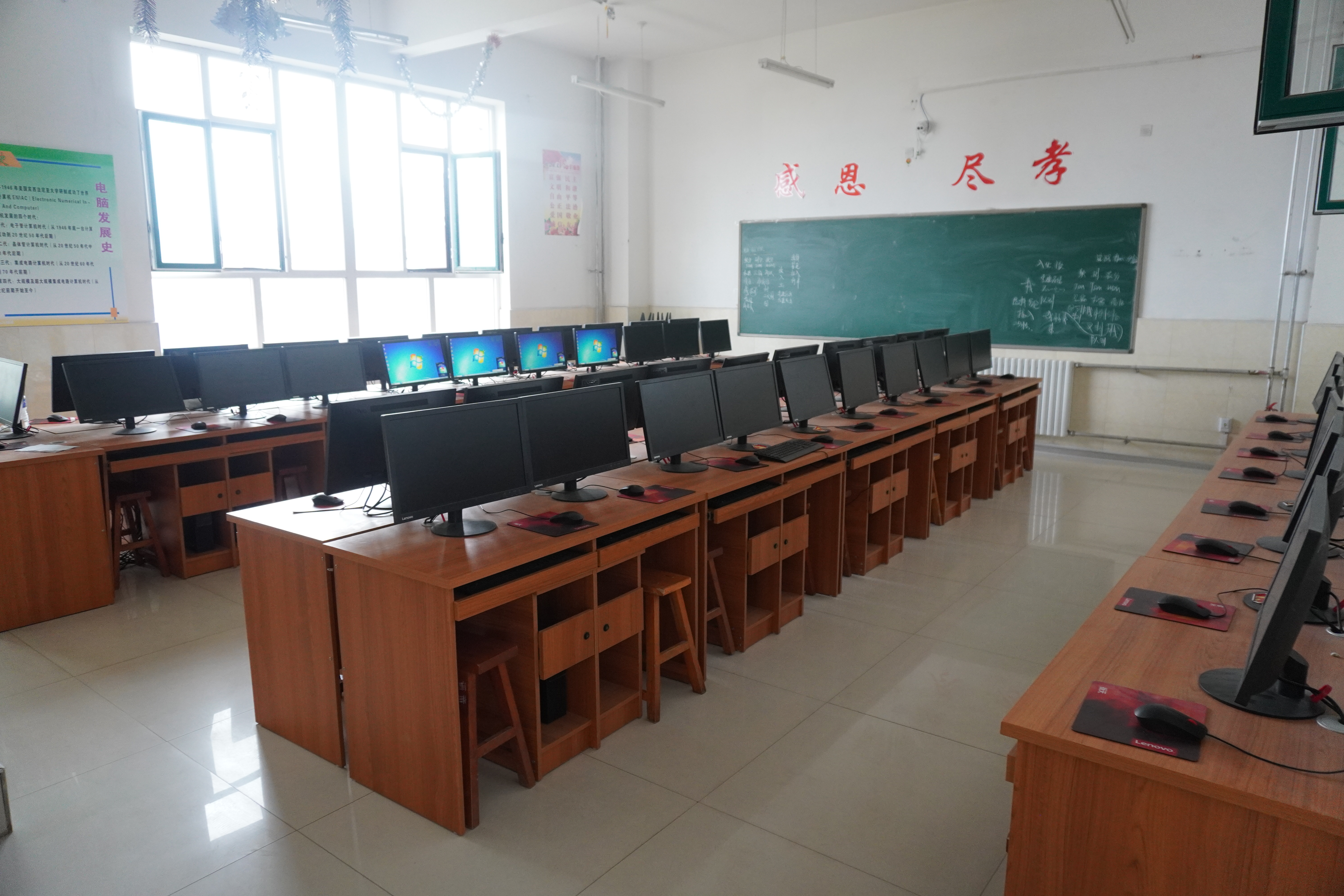 计算机实训室 (3).JPG