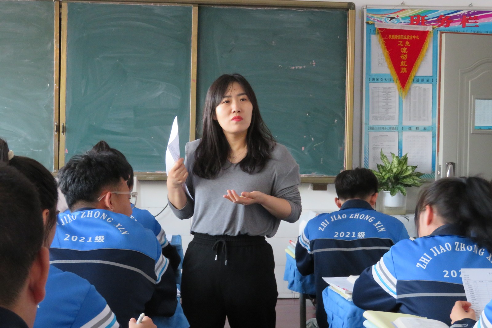 杨晶老师在授课 (2).JPG