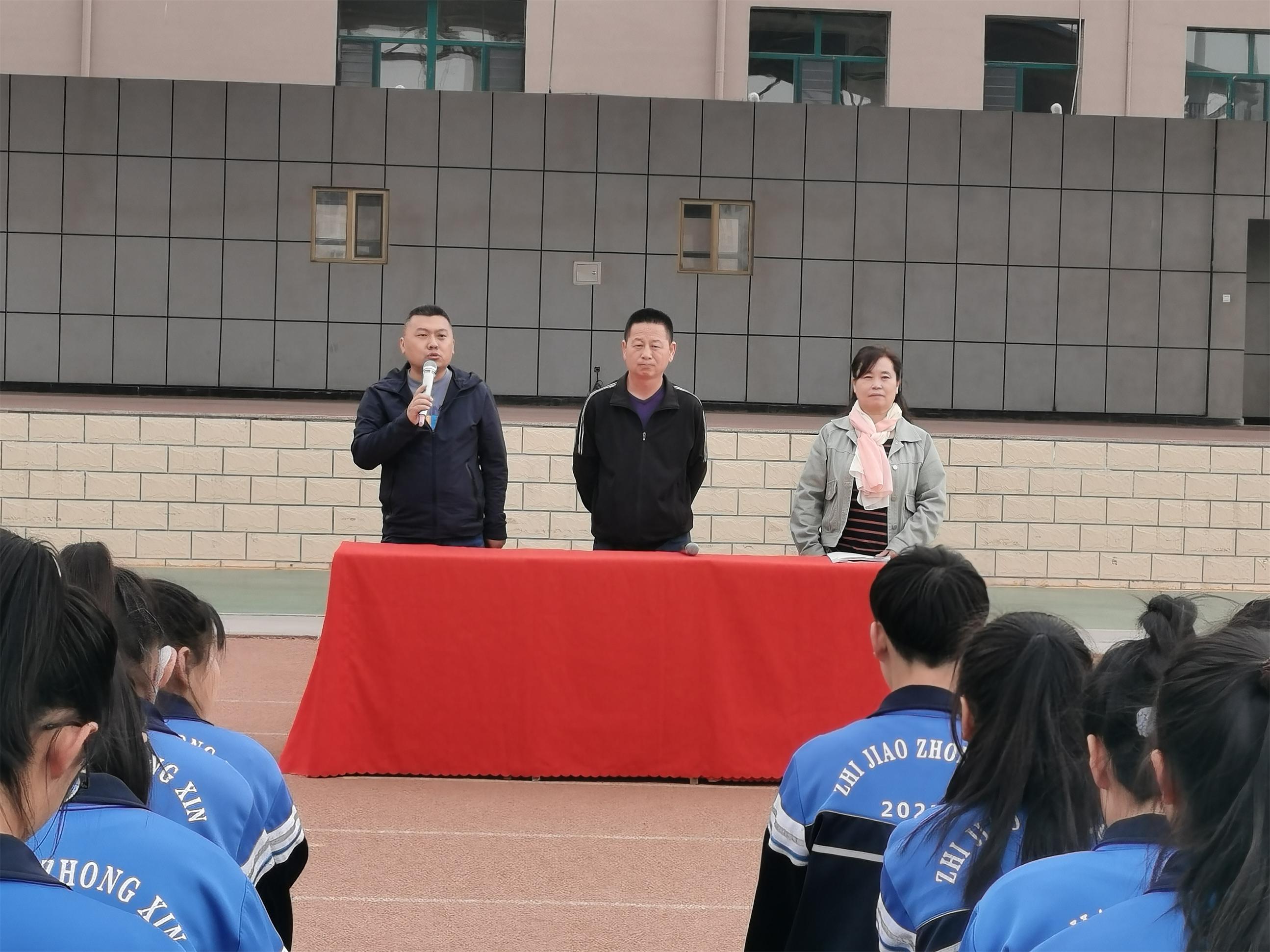 心理健康讲座剪影 (1).jpg