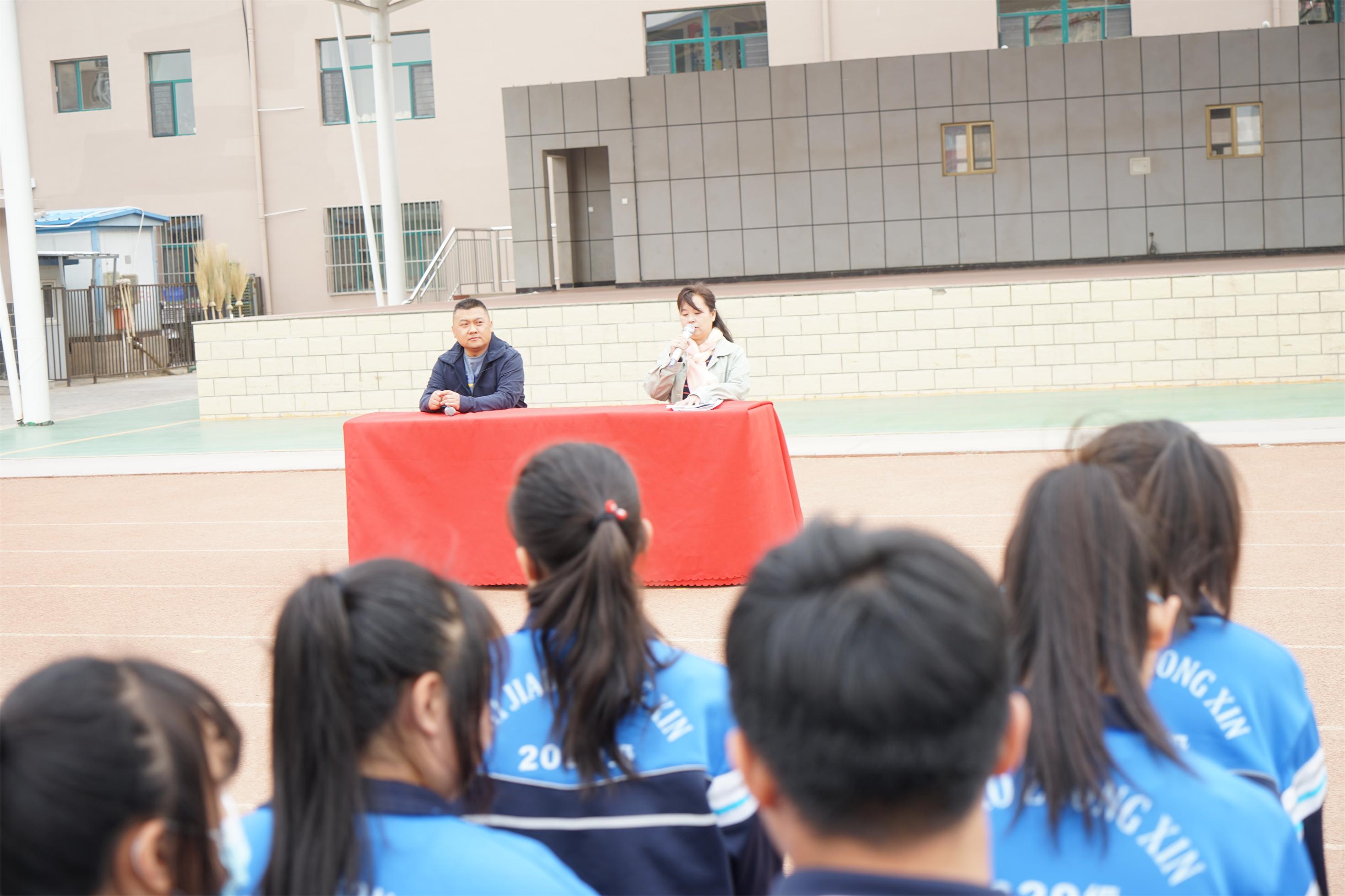 心理健康讲座剪影 (3).JPG