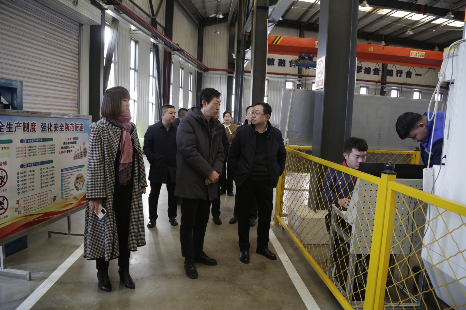 评估组观摩数控实训室 (4).JPG