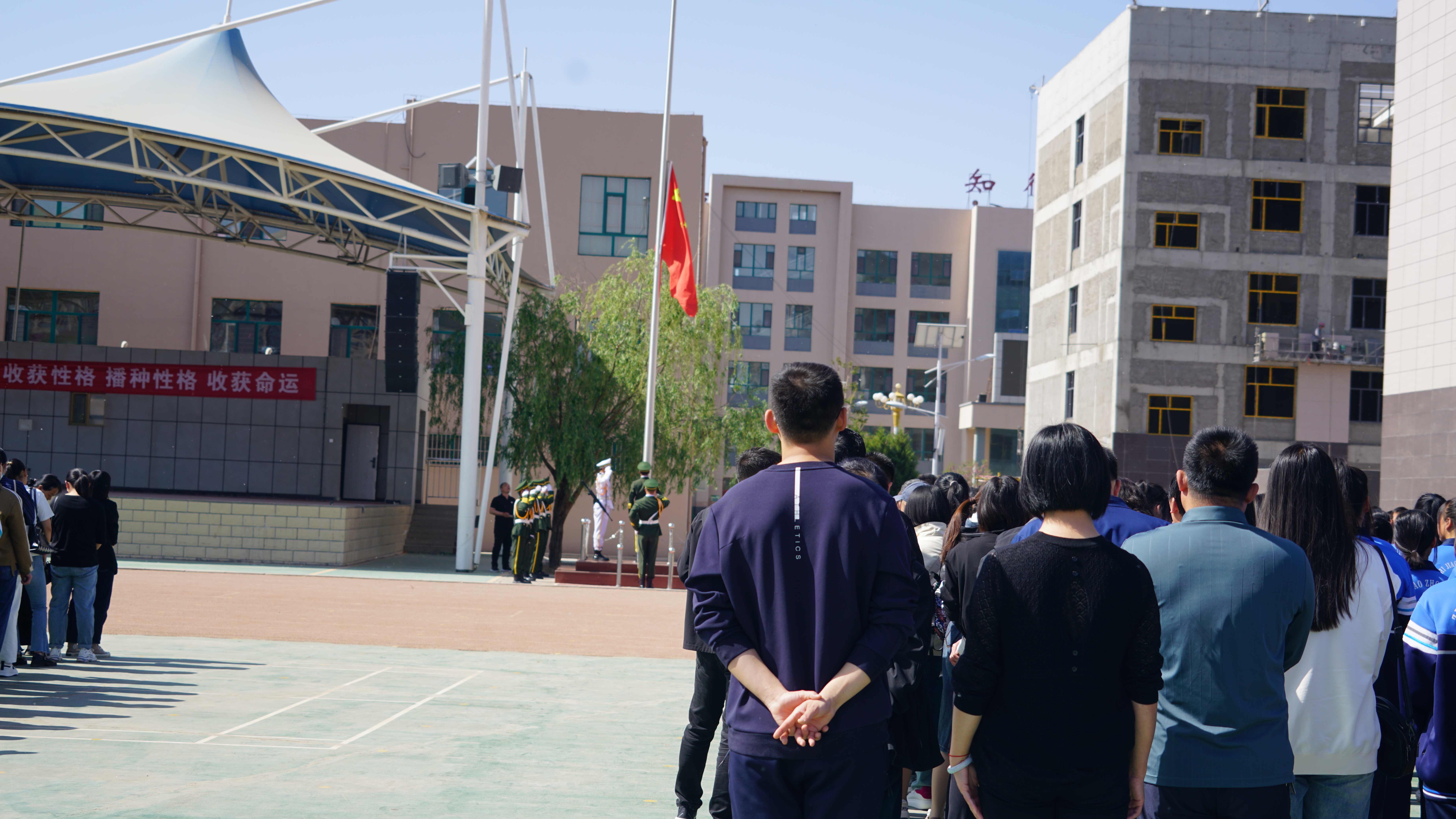 罗劲忠督学观摩我校升旗仪式. (4).JPG