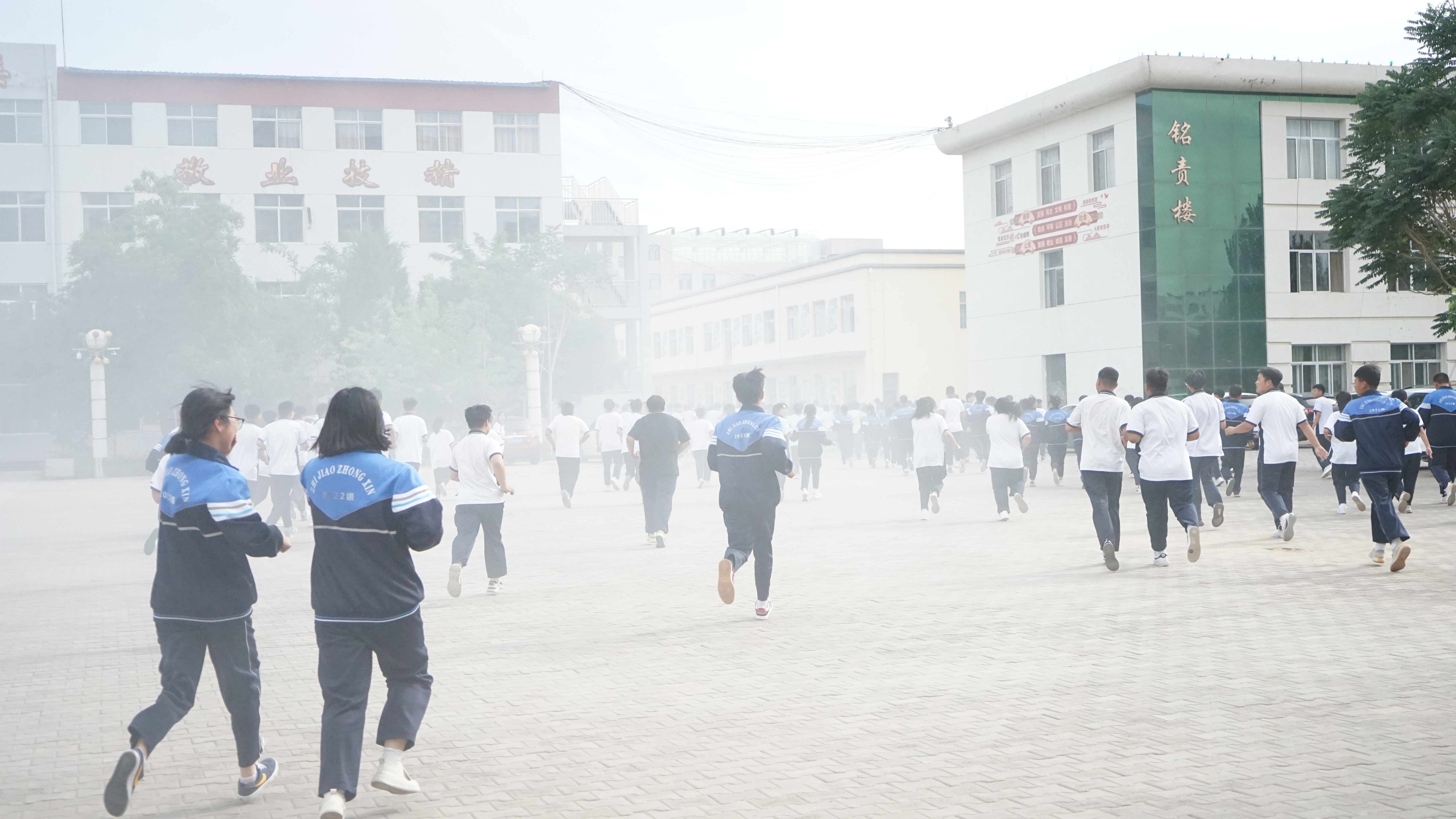 应急疏散演练活动剪影 (10).JPG