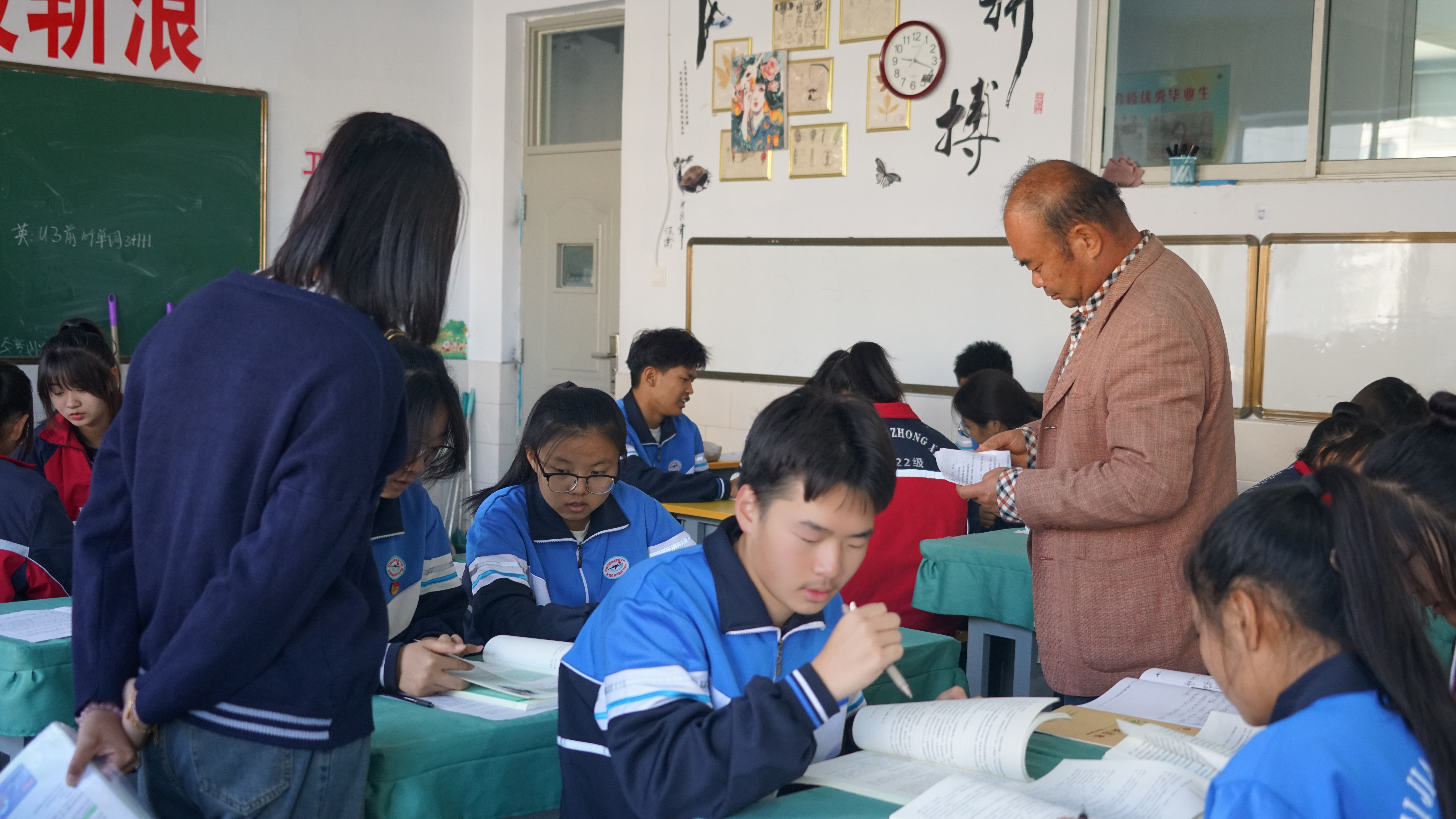 责任督学罗劲忠、赵英在听课 (6).JPG