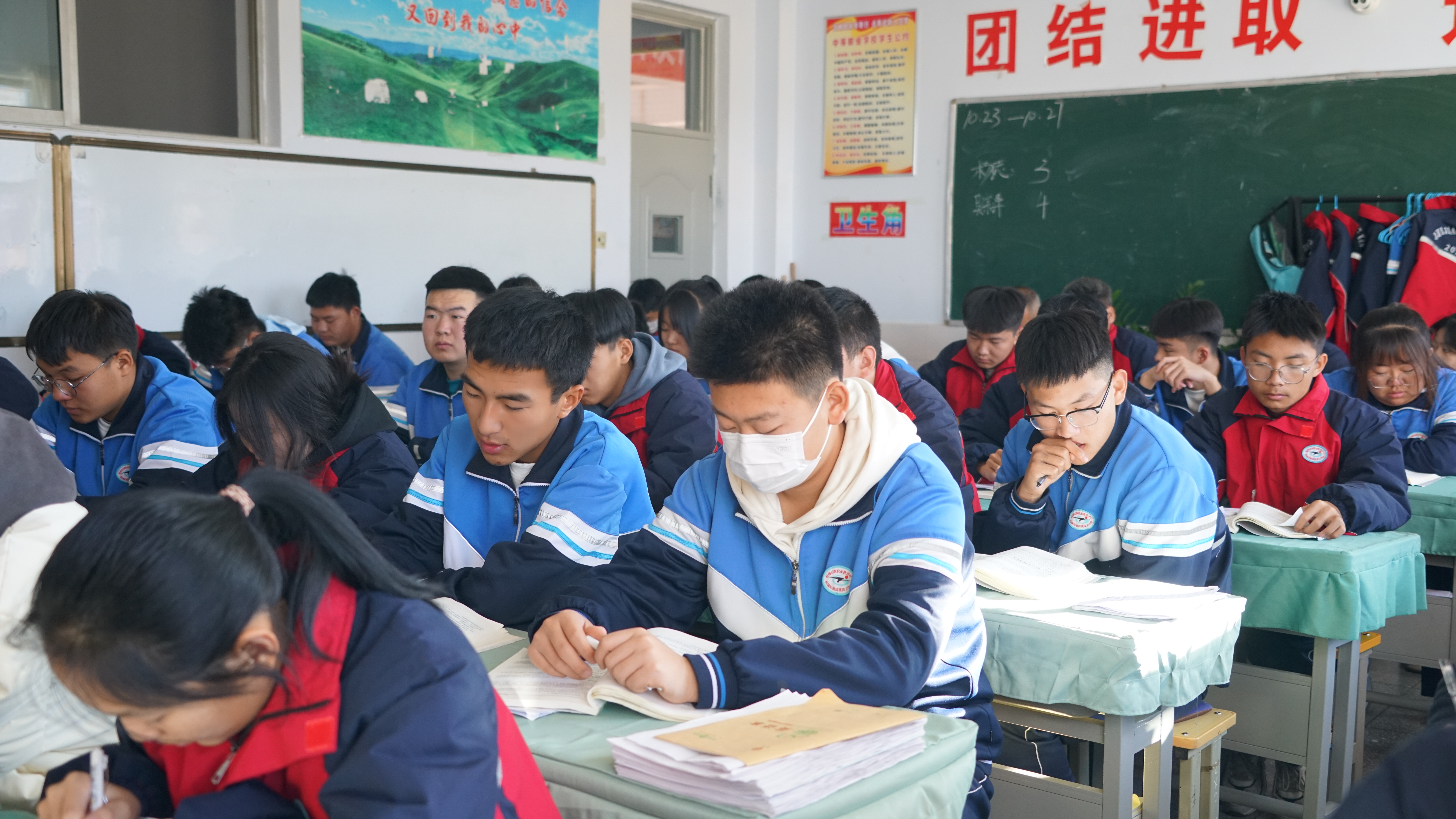 动科17班学生在上课 (2).JPG