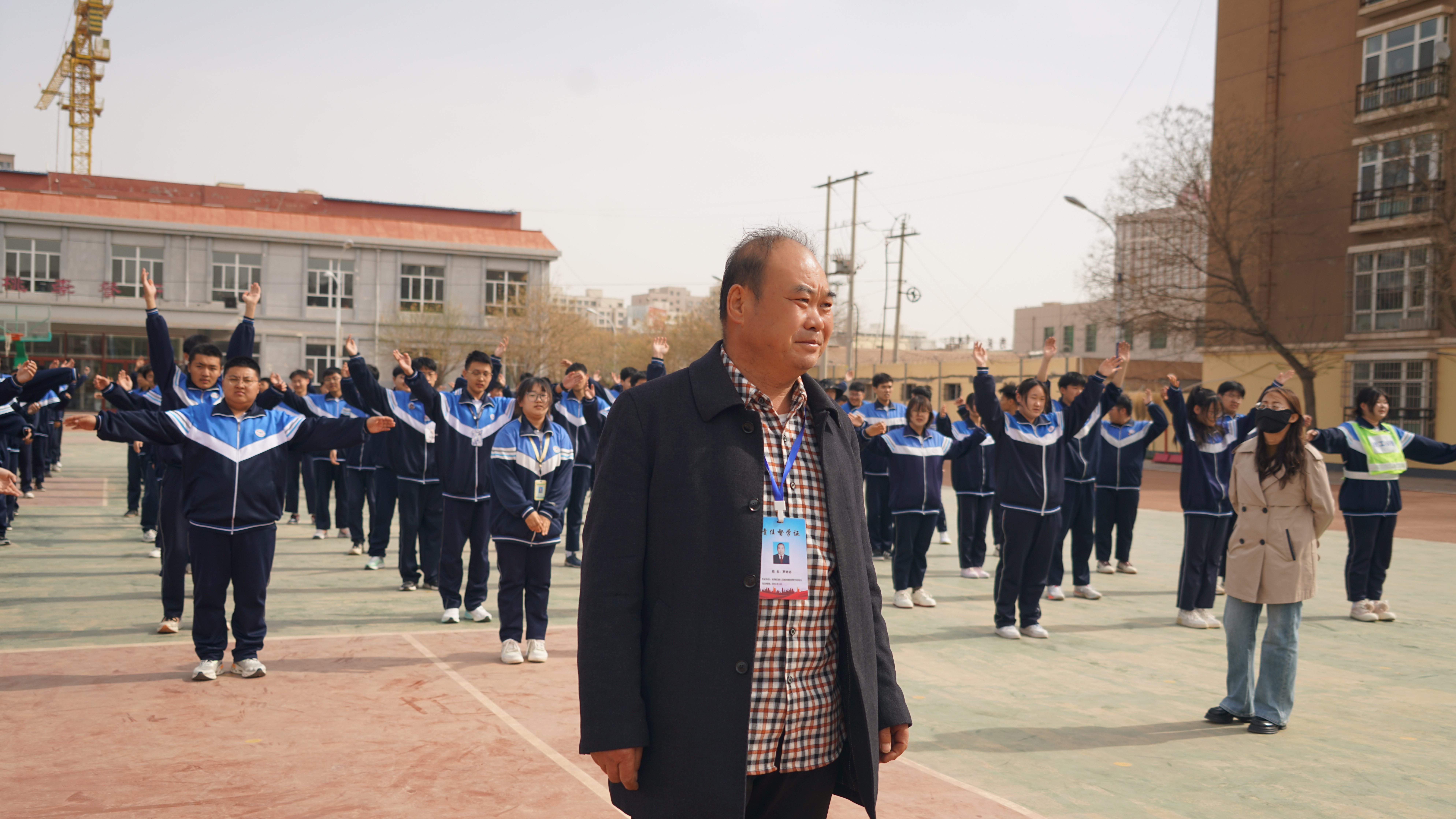 罗劲忠老师观摩课间操 (3).JPG