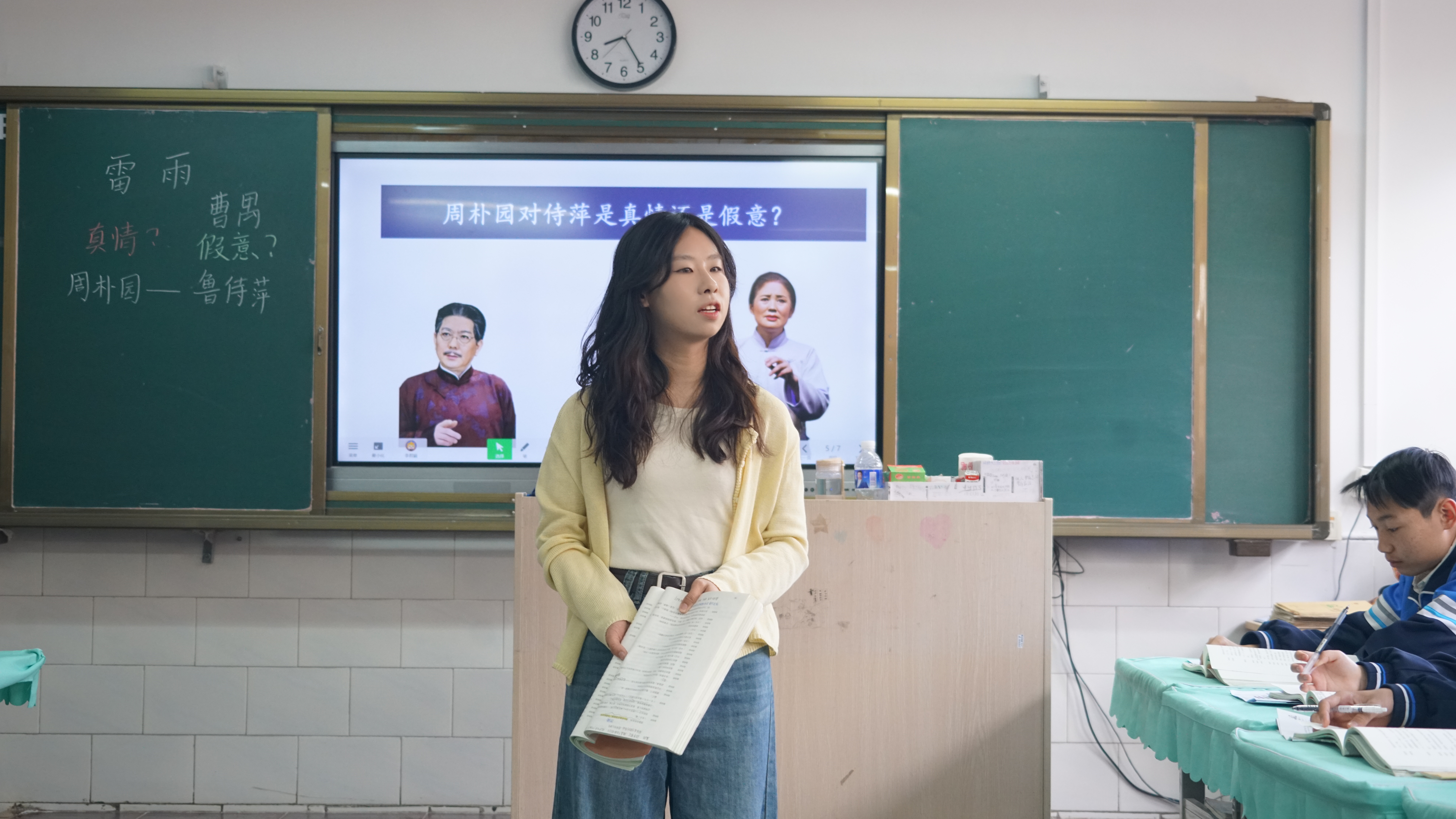 李君颖老师在上课 (2).JPG