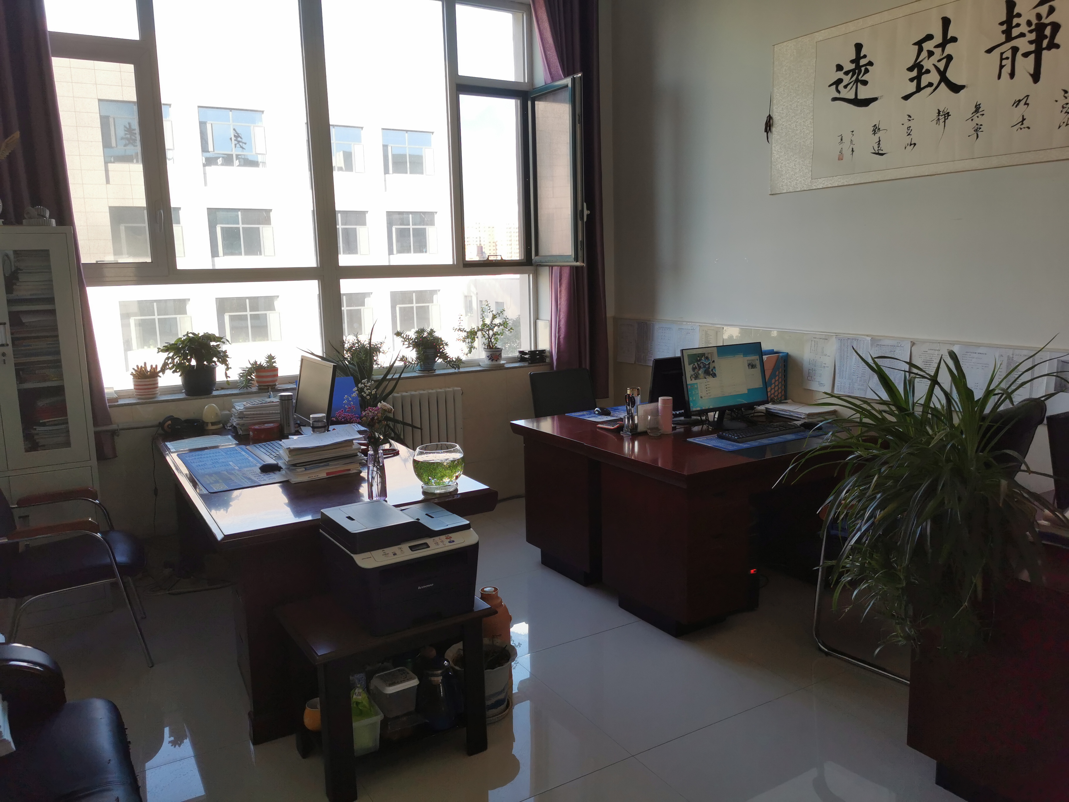教师办公室2.jpg