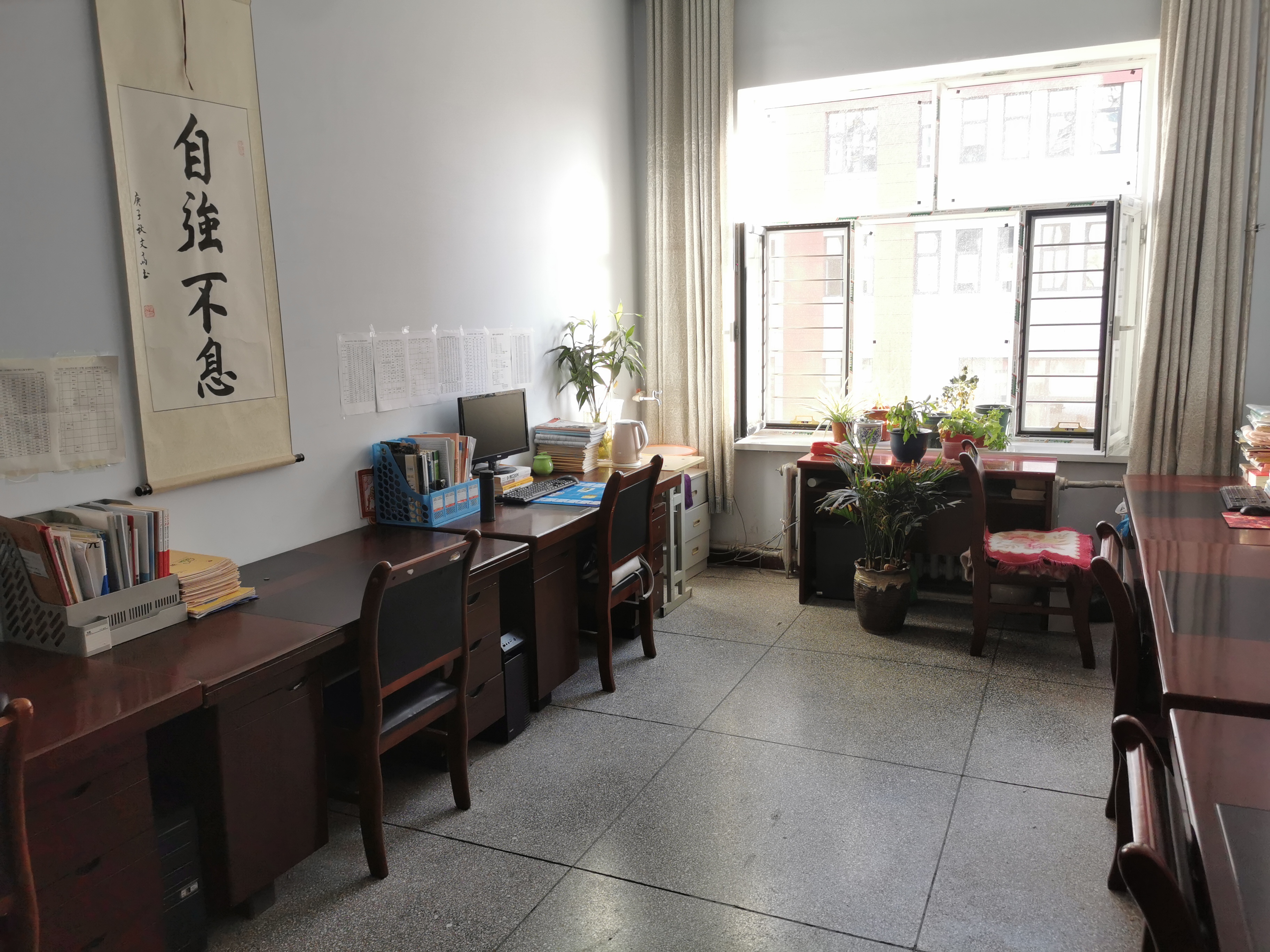 教师办公室.jpg
