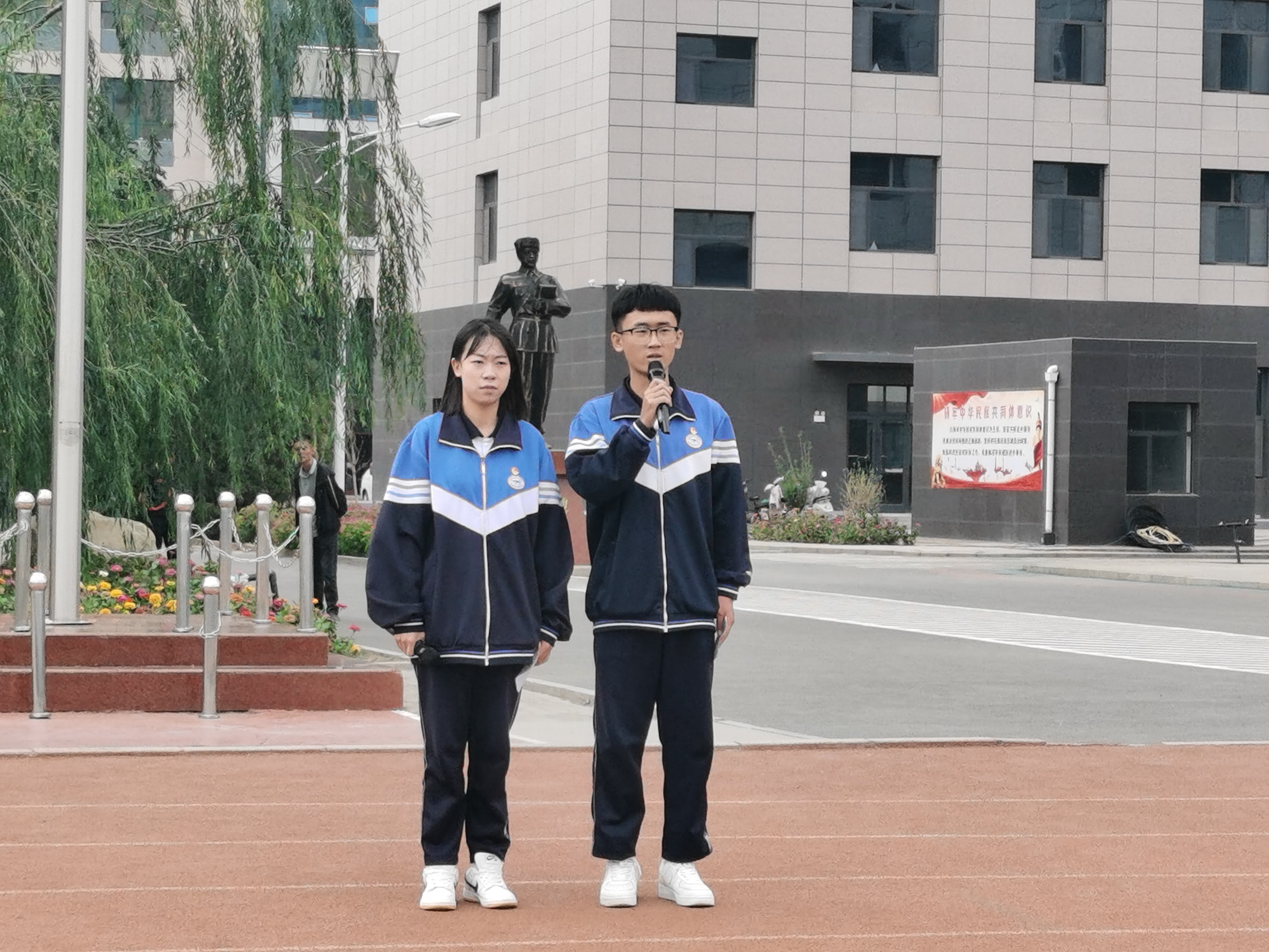 安全月启动剪影 (1).jpg