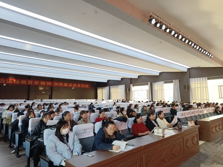 11月6号期中考试考务会议 (4).jpg