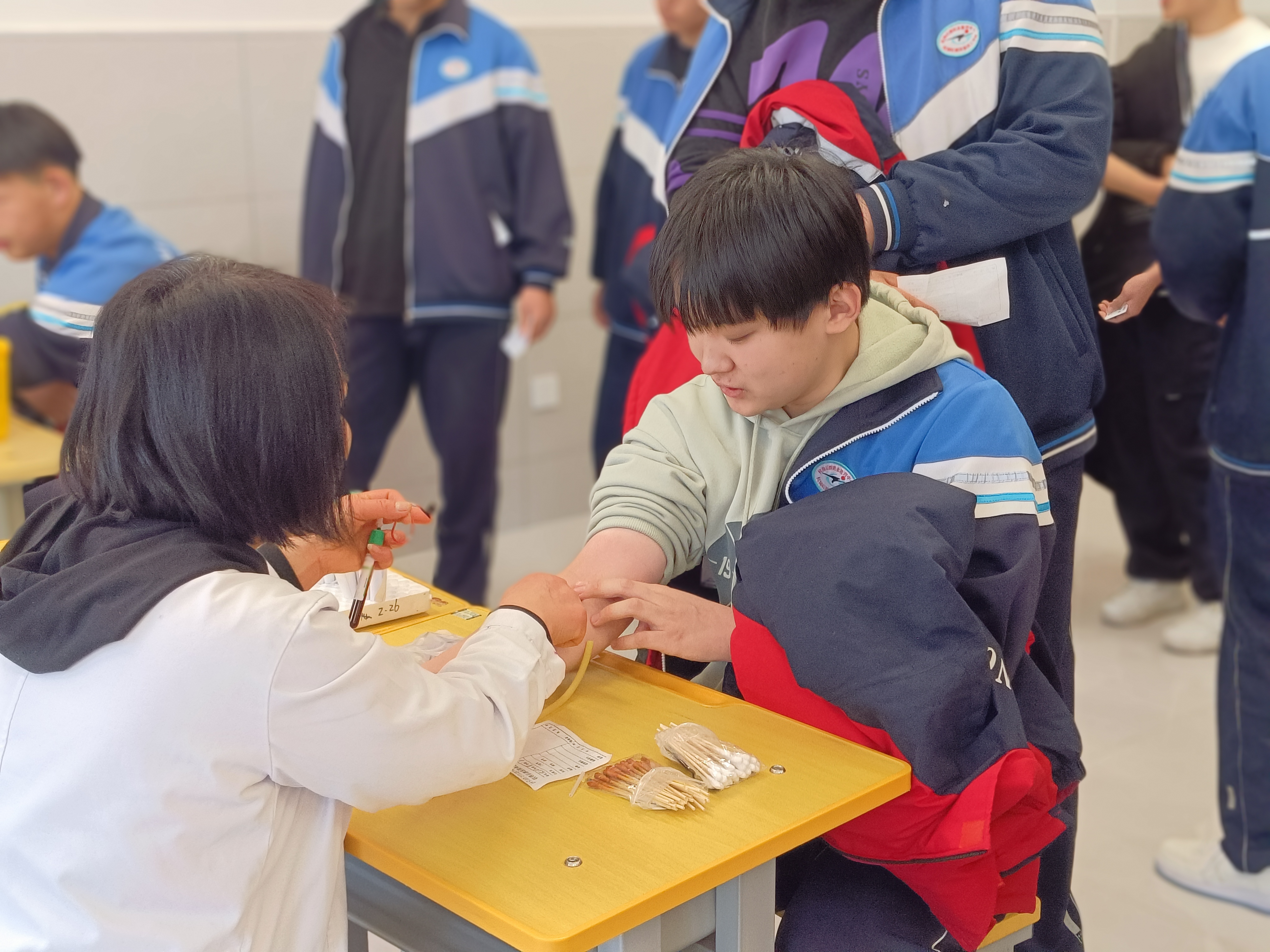 高考体检现场 (2).jpg