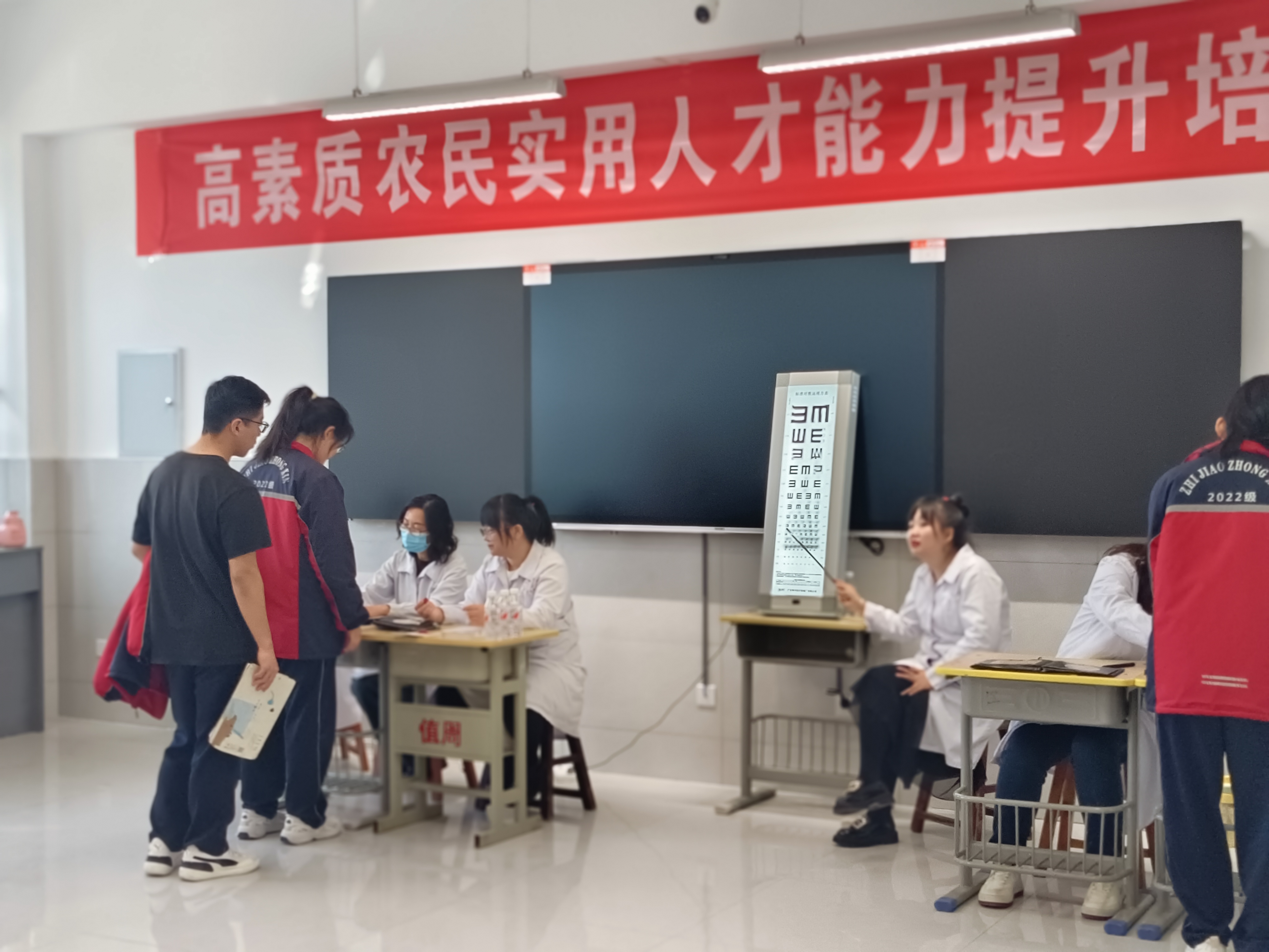 高考体检现场 (1).jpg